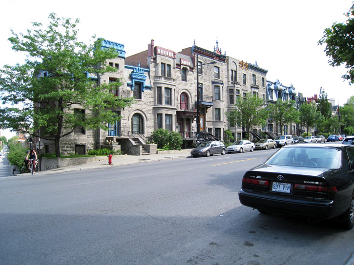 De A à L Sherbrooke Est entre la Rue SaintDenis et le Parc